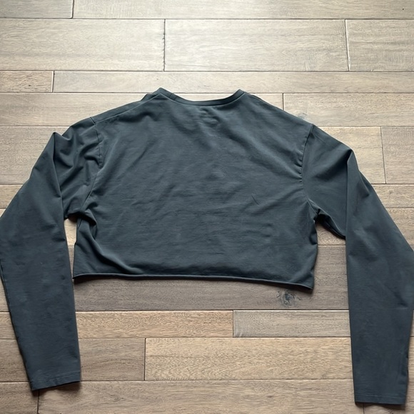 Alphalete Crop Long Sleeve T-size Small - Picture 4 of 4